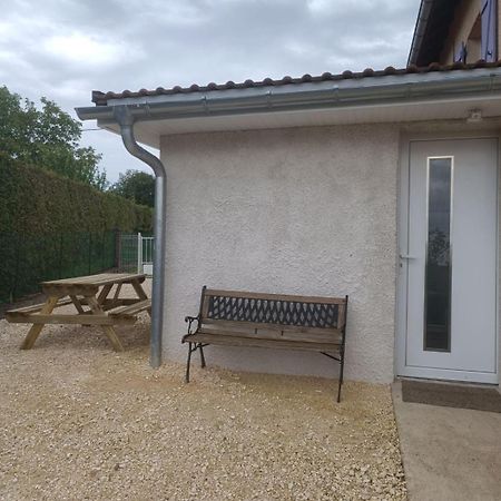 Le Petit Cocon Apartment Montbozon Екстериор снимка