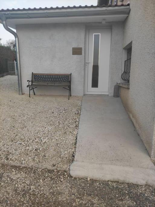 Le Petit Cocon Apartment Montbozon Екстериор снимка